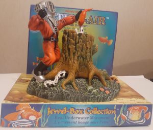 Adorno buzo cazador con Morena Penn Plax Action Motion 14x12 cm - Imagen 2